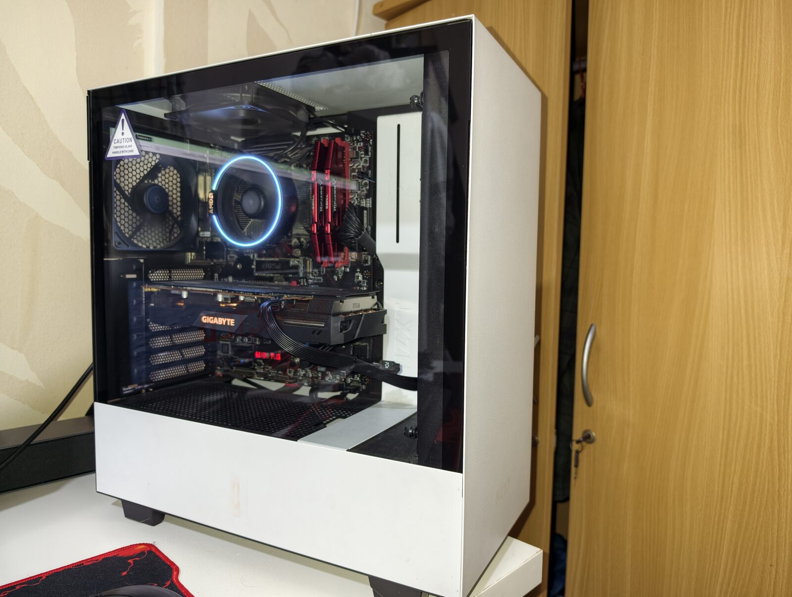 Manama, Computers, BHD 190,  Gaming PC &ndash; Ryzen 7 2700 | RX 5700 8GB | 16GB RAM | 1TB SSD + 24 AOC Monitor