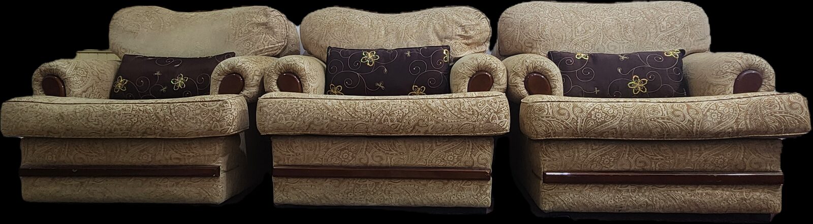 Jeddah, Furniture, SAR 500,  7-Seater Classic Sofa Set + Center Table (Good Condition)/طقم كنب 7 مقاعد + طاولة