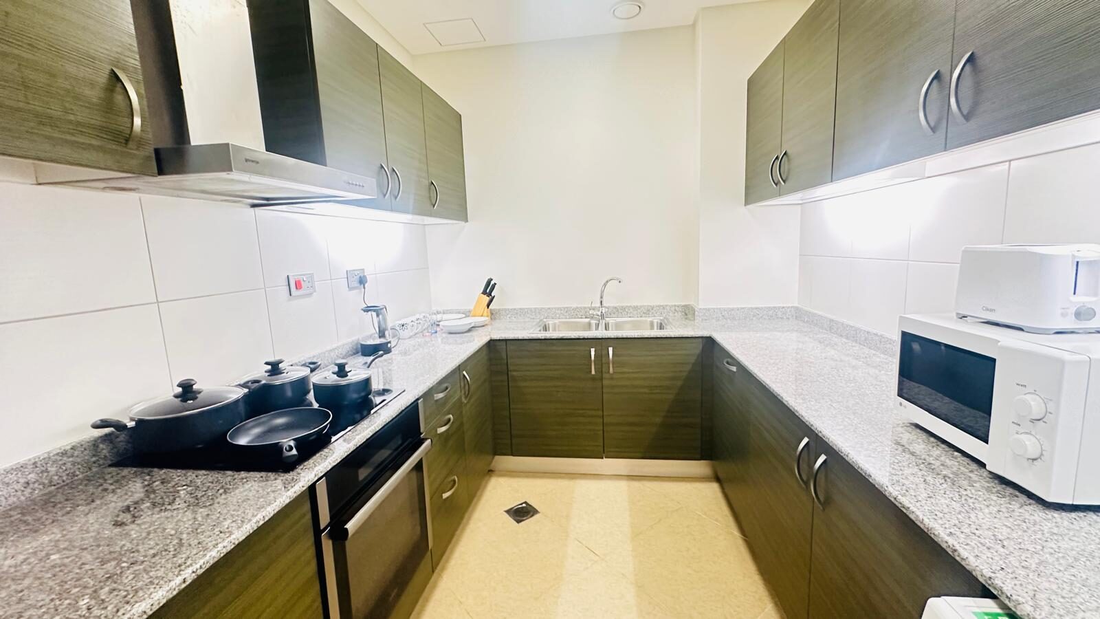 Manama, Apartments, Flats, Houses & Villas, BHD 400/month,  1 BR,  110 Sq. Meter,  Unlimited EWAIHouse KeepingIWifi -partial Sea View