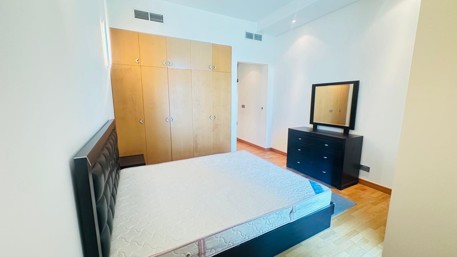 Manama, Apartments, Flats, Houses & Villas, BHD 400/month,  1 BR,  110 Sq. Meter,  Unlimited EWAIHouse KeepingIWifi -partial Sea View