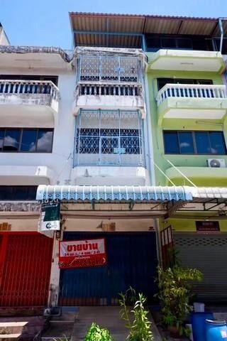 Bangkok, Real Estate For Sale, THB 3490000,  4 BR,  24 Sq. Feet,  4-story Commercial Building For Sale (with Rooftop) Next To Sakae Ngam Road 35/2, House