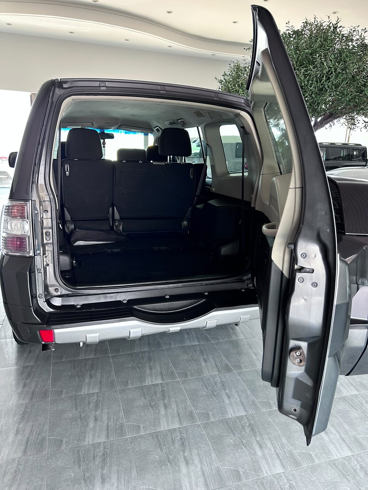 Sitra, Vehicles, Cars & Trucks , BHD 4800,  Mitsubishi Pajero,  2017,  Automatic,  126000 KM,    For Sale