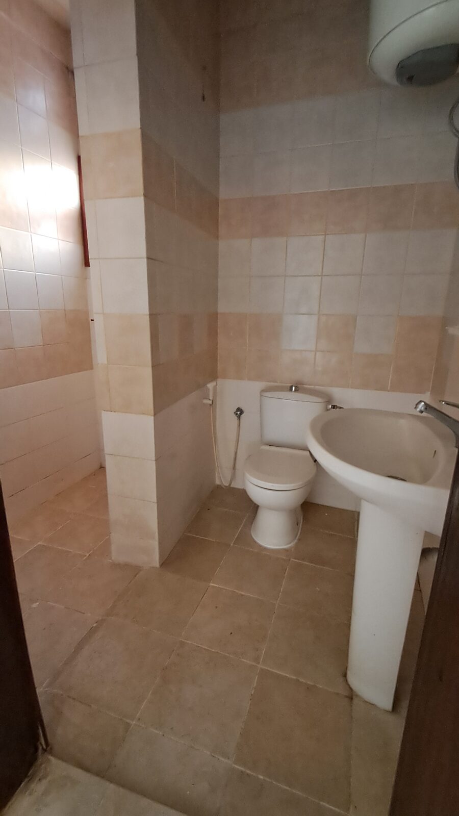 Hoora, Apartments, Flats, Houses & Villas, BHD 190/month,  2 BR,  Flat For Rent In Hoora Without Electricity