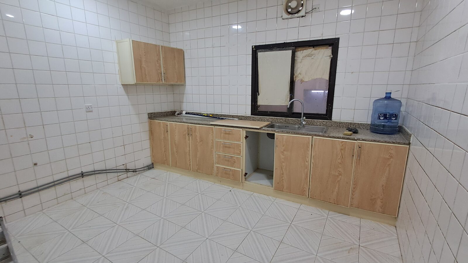 Gudaibiya, Apartments, Flats, Houses & Villas, BHD 200/month,  2 BR,  Unfurnished Flat For Rent In Gudaibiya Near Nesto Supermarket With Electricity