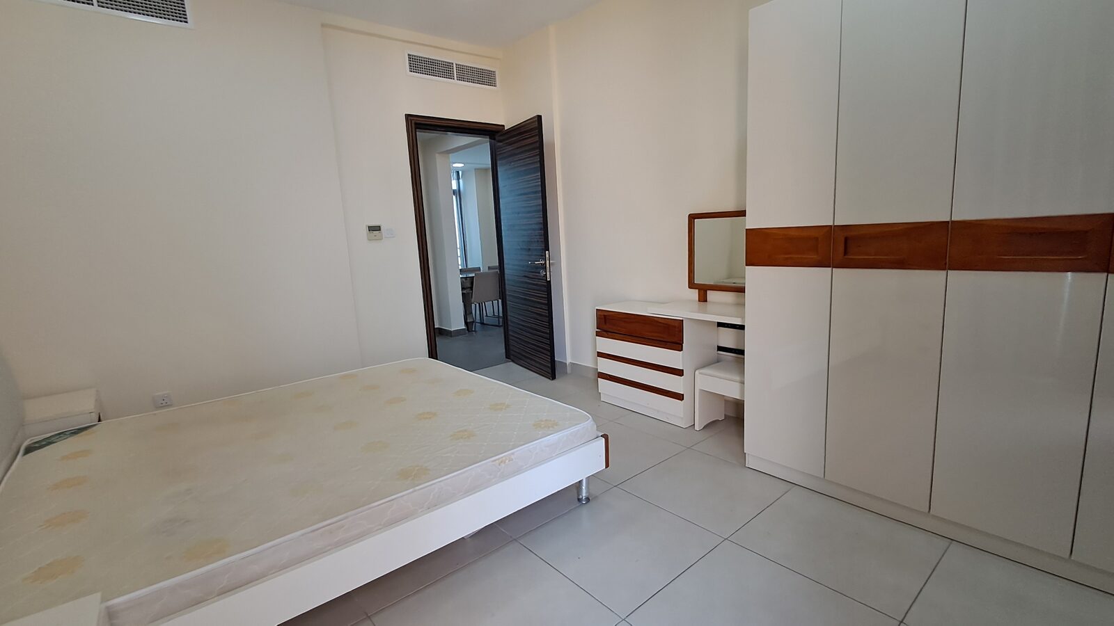 Adliya, Apartments, Flats, Houses & Villas, BHD 350/month,  Furnished,  2 BR,  Flat In Adliya With EWA
