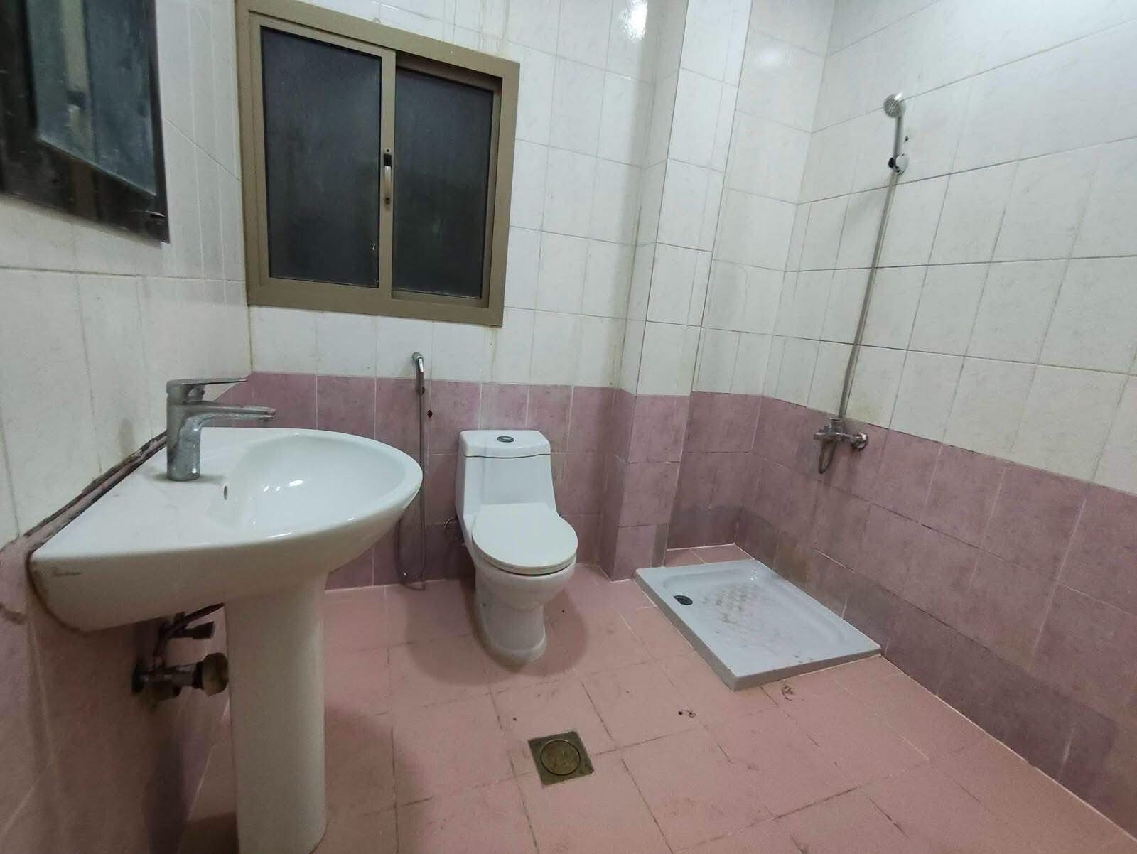Adliya, Apartments, Flats, Houses & Villas, BHD 270/month,  2 BR,  Adliya:- Groundfloor 2Bhk  Unfurnished Flat On Rent.   Bd 270/- With Unlimited Ewa.