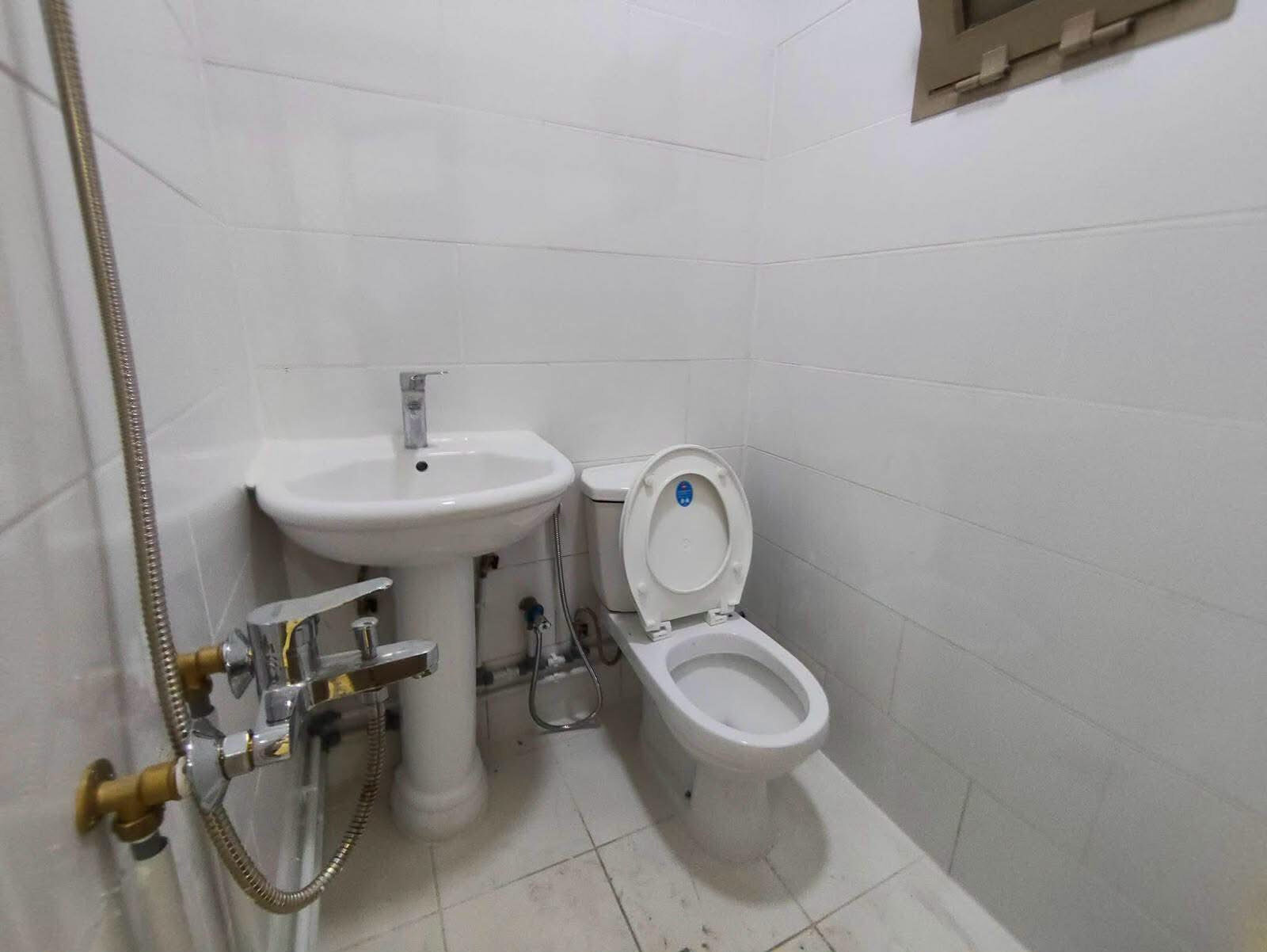 Adliya, Apartments, Flats, Houses & Villas, BHD 270/month,  2 BR,  Adliya:- Groundfloor 2Bhk  Unfurnished Flat On Rent.   Bd 270/- With Unlimited Ewa.
