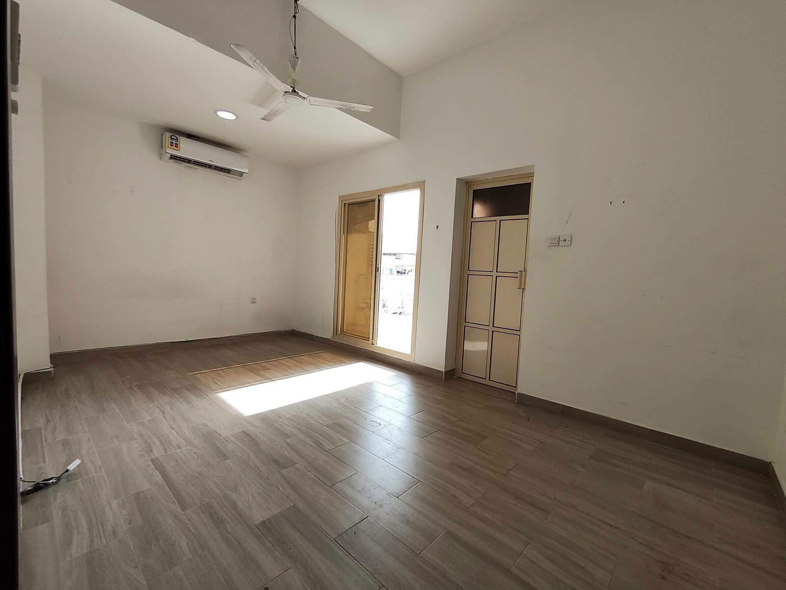 Manama, Apartments, Flats, Houses & Villas, BHD 250/month,  3 BR,  Gufool:- 3Bhk Unfurnished Flat On Rent.  Bd 250/- With Ewa, 50Bd Limit.