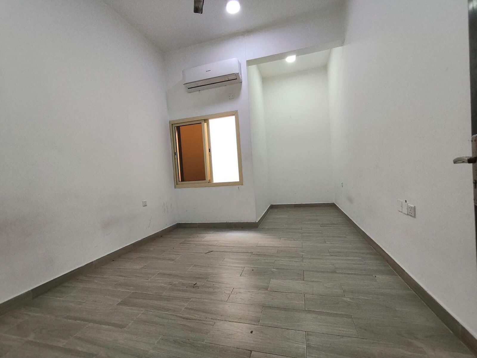 Manama, Apartments, Flats, Houses & Villas, BHD 250/month,  3 BR,  Gufool:- 3Bhk Unfurnished Flat On Rent.  Bd 250/- With Ewa, 50Bd Limit.