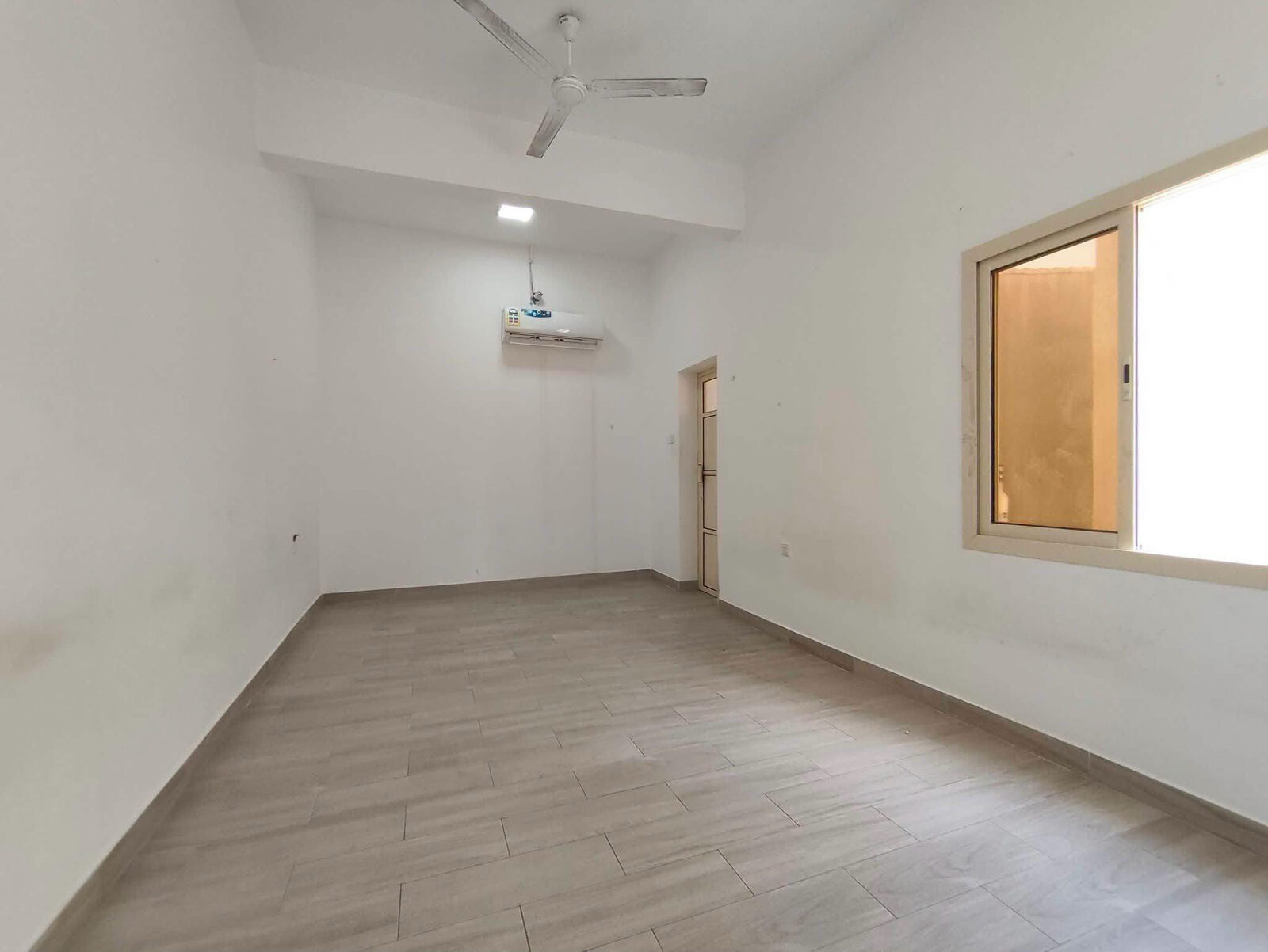 Manama, Apartments, Flats, Houses & Villas, BHD 250/month,  3 BR,  Gufool:- 3Bhk Unfurnished Flat On Rent.  Bd 250/- With Ewa, 50Bd Limit.