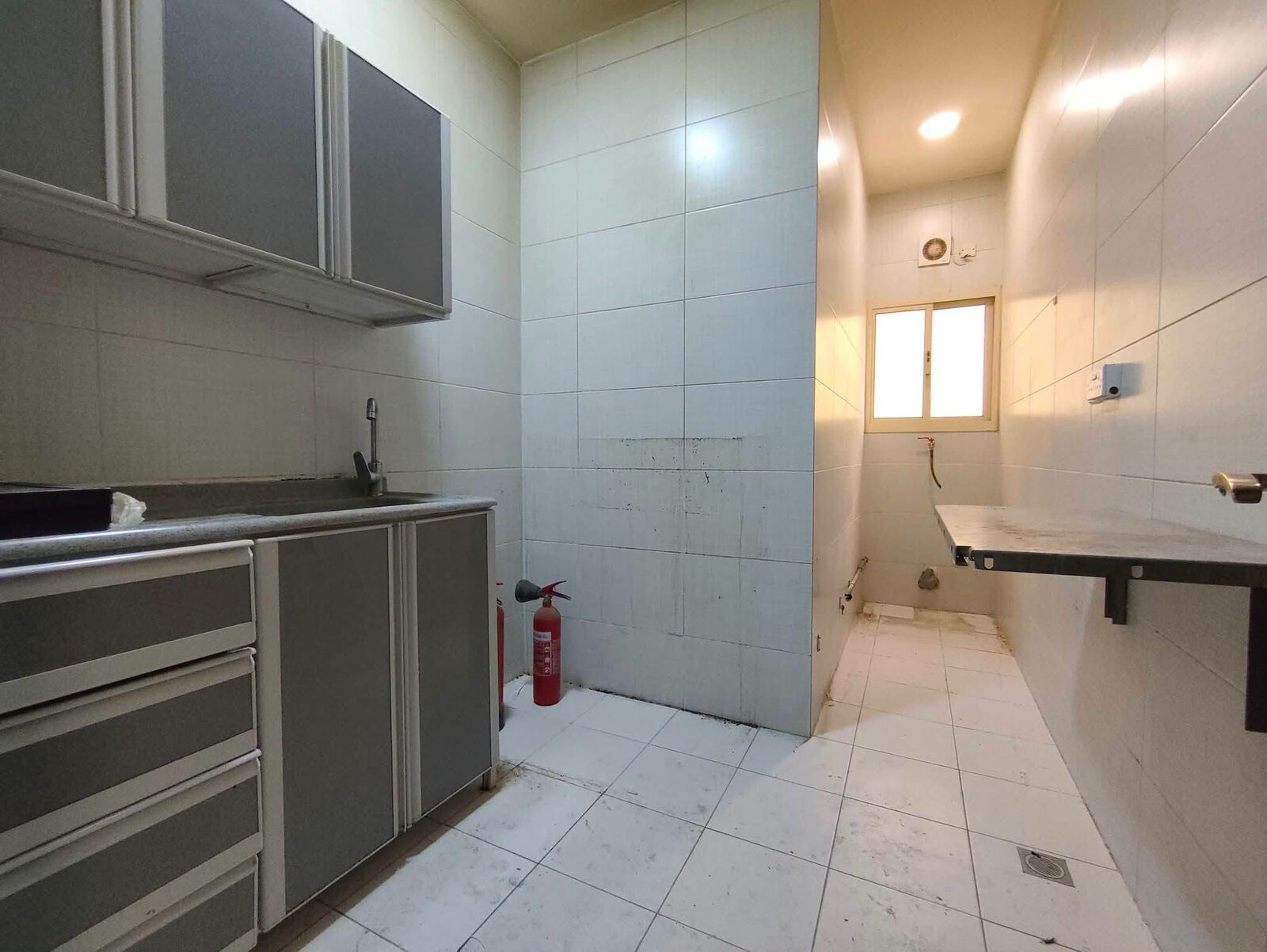 Manama, Apartments, Flats, Houses & Villas, BHD 250/month,  3 BR,  Gufool:- 3Bhk Unfurnished Flat On Rent.  Bd 250/- With Ewa, 50Bd Limit.