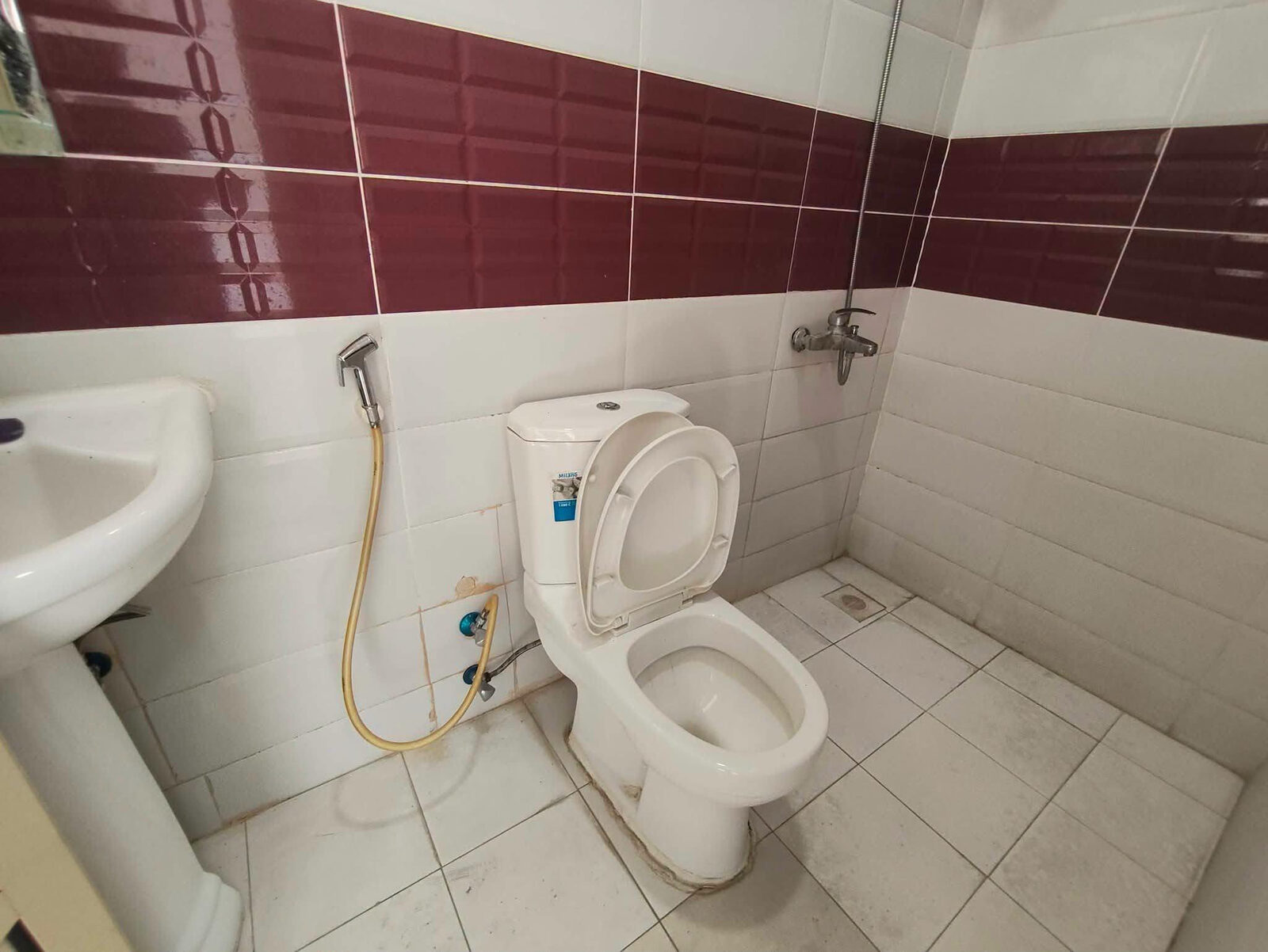 Manama, Apartments, Flats, Houses & Villas, BHD 250/month,  3 BR,  Gufool:- 3Bhk Unfurnished Flat On Rent.  Bd 250/- With Ewa, 50Bd Limit.