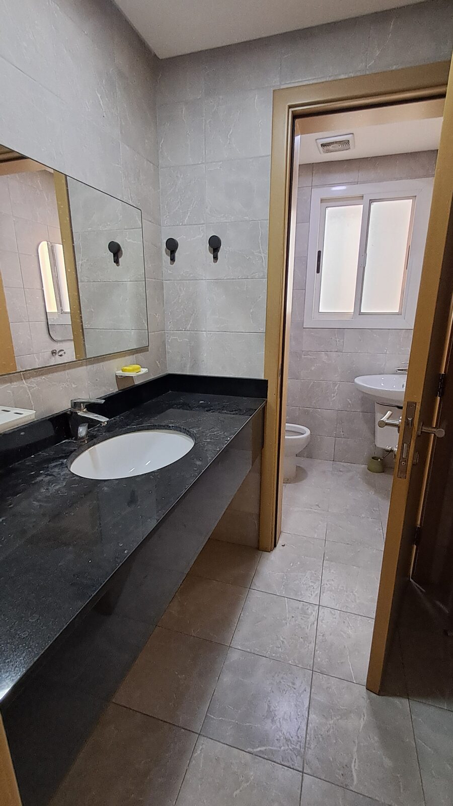 Adliya, Apartments, Flats, Houses & Villas, BHD 280/month,  1 BR,  Semi Furnished Flat In Adliya Near Andalus Garden With Unlimited Electricity - 280 BD