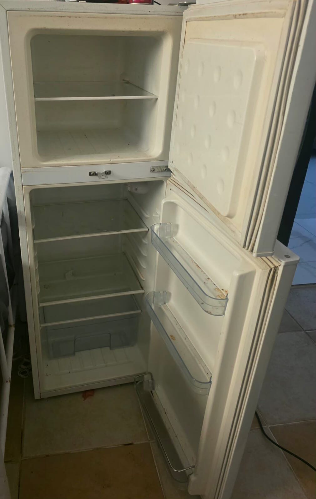 Al Aziziyah, Household Items, SAR 400,  For Sale &ndash; Fridge & Washing Machine (Good Condition)