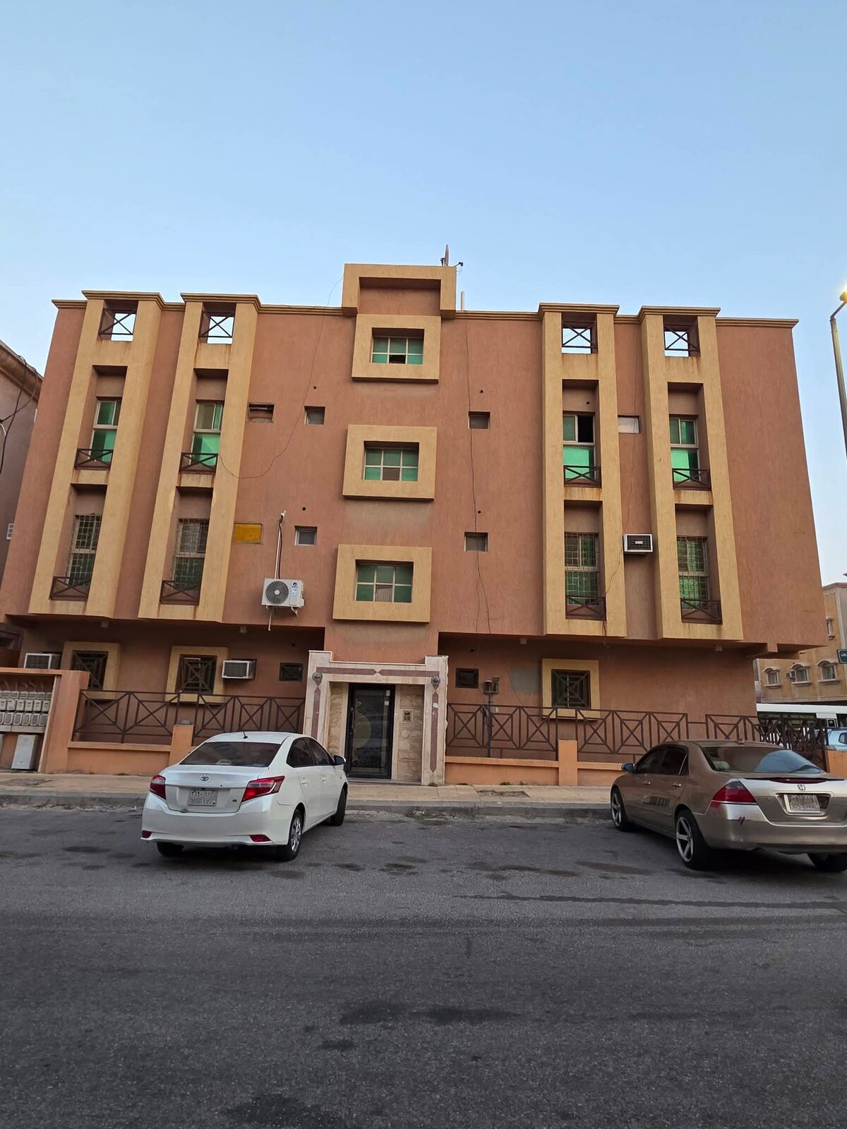 Khobar, Apartments, Flats, Houses & Villas, 3 BR,  3 BR A Large And Clean Family Apartment For Rent In Al Khobar 25,000 SAR/Year