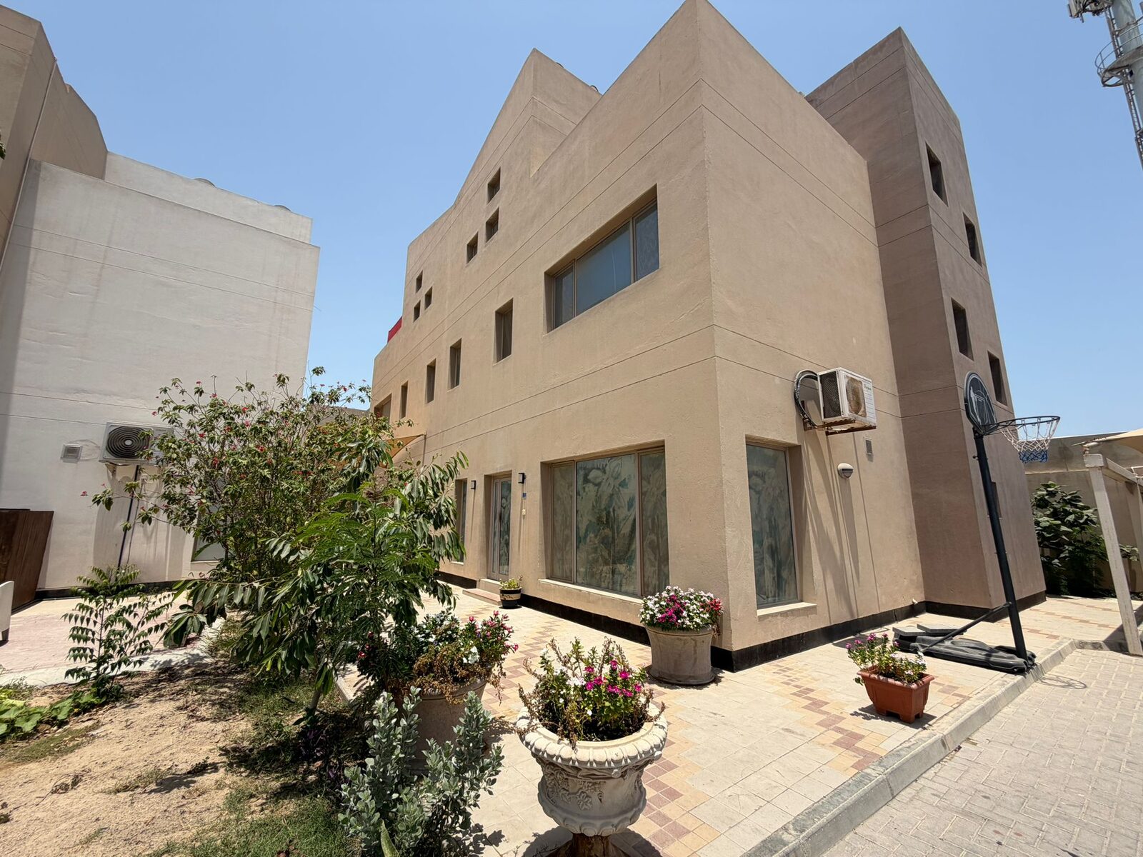 Jannusan, Apartments, Flats, Houses & Villas, BHD 375/month,  3 BR,  280 Sq. Meter,  Beauiful Villa For Rent In 375 Bd - Jannusan Compound