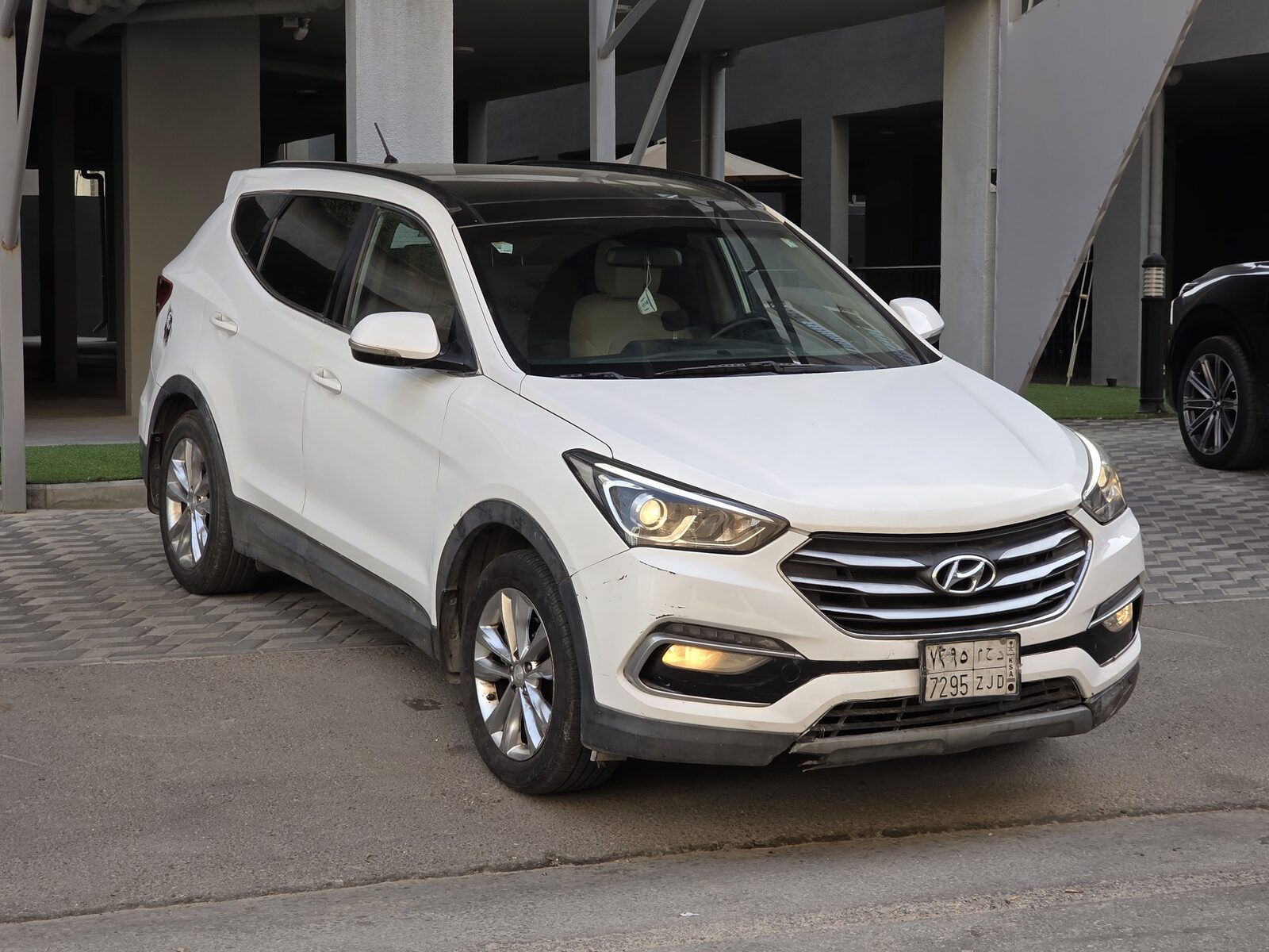 Dammam, Vehicles, Cars & Trucks , SAR 42000,  Hyundai Santa Fe,  2018,  Automatic,  193000 KM,  Haif Full. 4cylinder