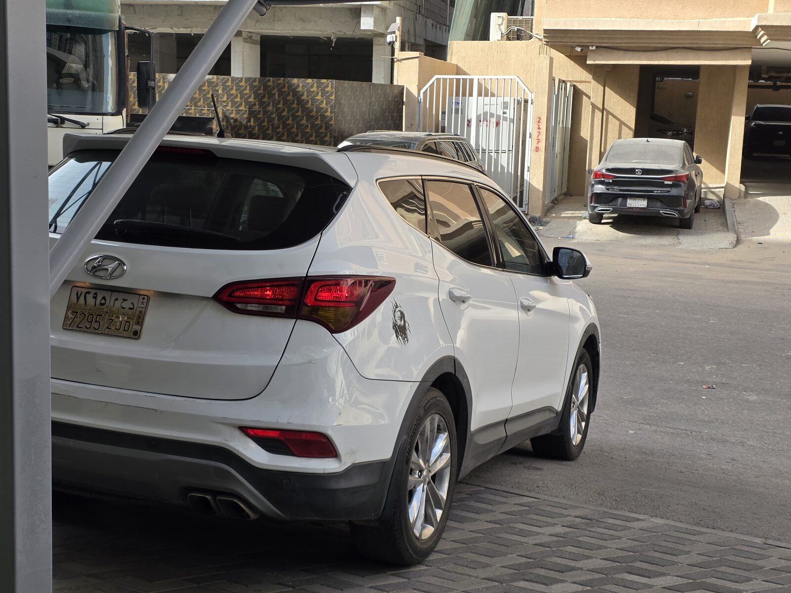 Dammam, Vehicles, Cars & Trucks , SAR 42000,  Hyundai Santa Fe,  2018,  Automatic,  193000 KM,  Haif Full. 4cylinder