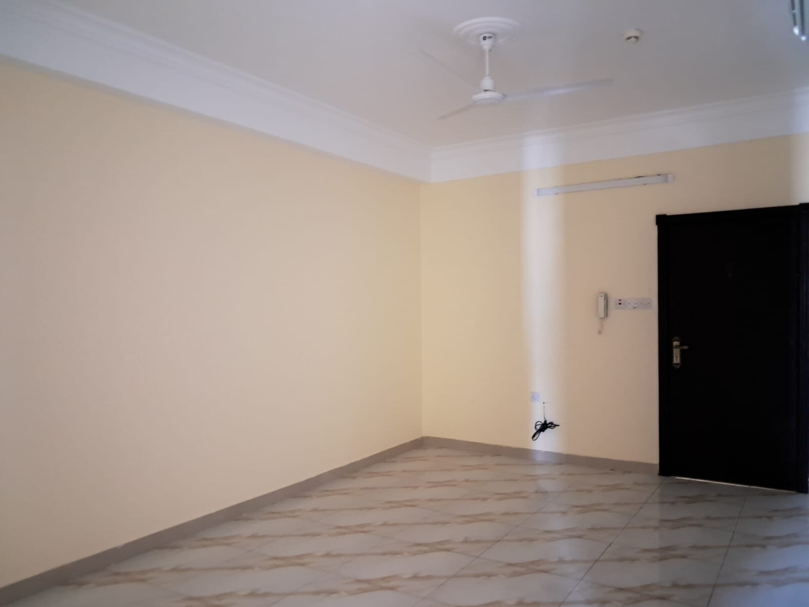 Salmaniya, Apartments, Flats, Houses & Villas, BHD 210/month,  2 BR,  2 Bedroom Apartment In Salmaniya Rent 210 Without Ewa