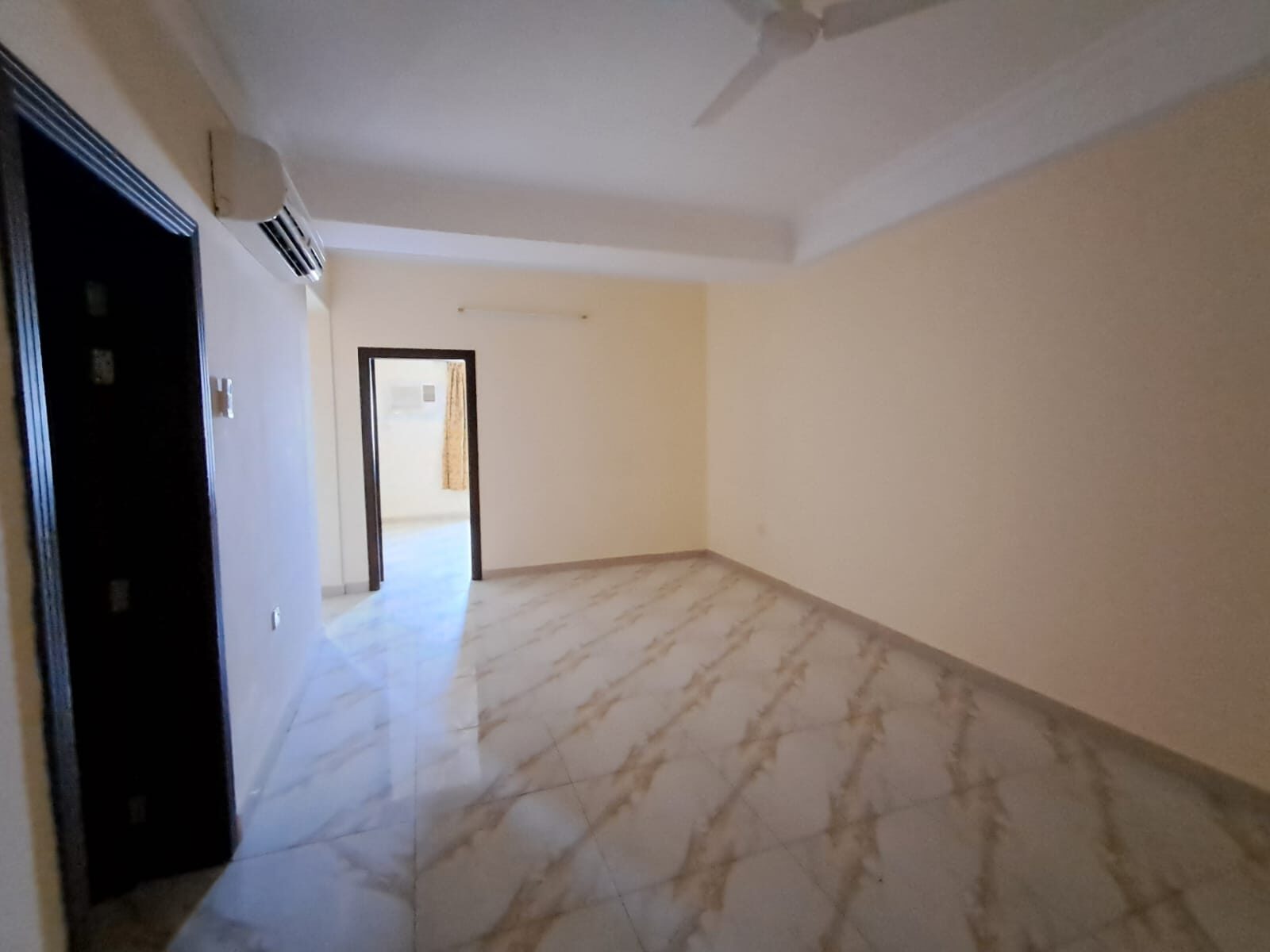 Salmaniya, Apartments, Flats, Houses & Villas, BHD 210/month,  2 BR,  2 Bedroom Apartment In Salmaniya Rent 210 Without Ewa