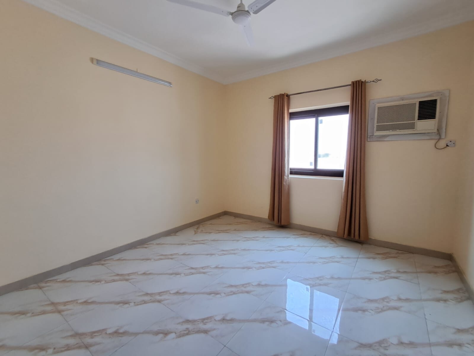 Salmaniya, Apartments, Flats, Houses & Villas, BHD 210/month,  2 BR,  2 Bedroom Apartment In Salmaniya Rent 210 Without Ewa