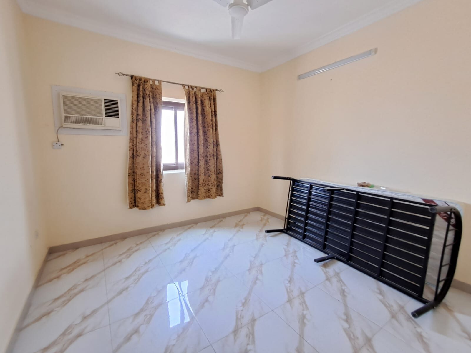 Salmaniya, Apartments, Flats, Houses & Villas, BHD 210/month,  2 BR,  2 Bedroom Apartment In Salmaniya Rent 210 Without Ewa