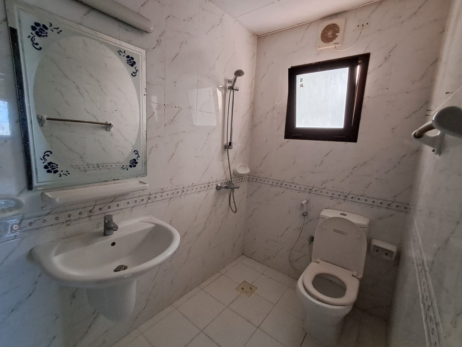 Salmaniya, Apartments, Flats, Houses & Villas, BHD 210/month,  2 BR,  2 Bedroom Apartment In Salmaniya Rent 210 Without Ewa