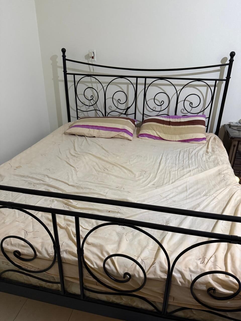 Dammam, Furniture, SAR 600,  Bed, Dining Table With Chair, Leather Sofa,..