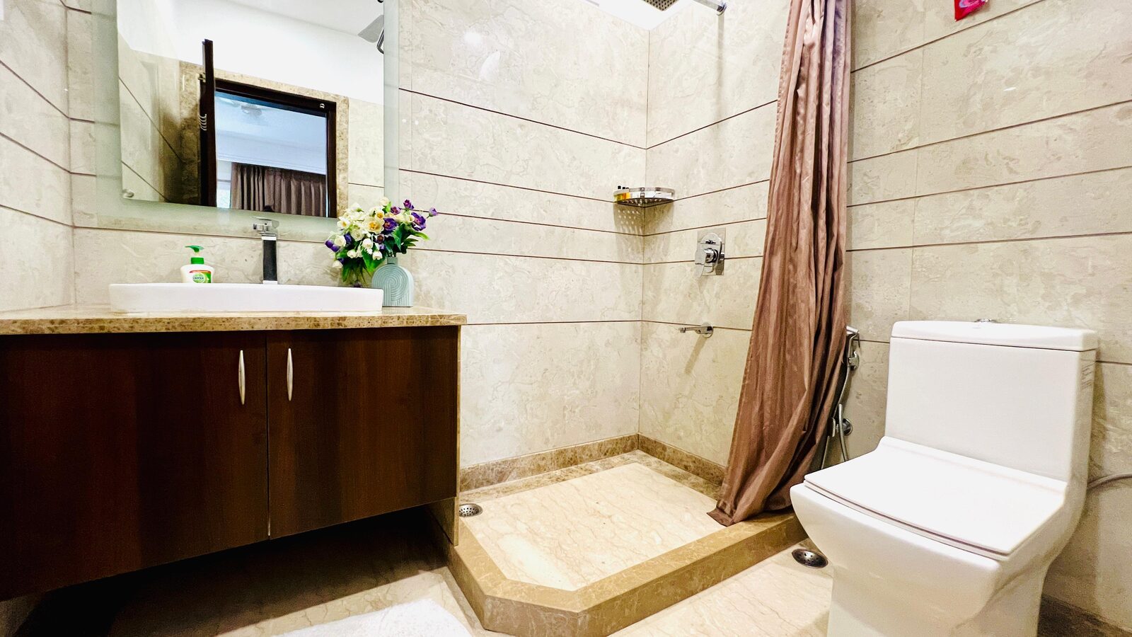 Gurugram, Apartments, Flats, Houses & Villas, INR 2500/day,  Furnished,  Studio,  350 Sq. Meter,  Studio Apartment Golf Course Road