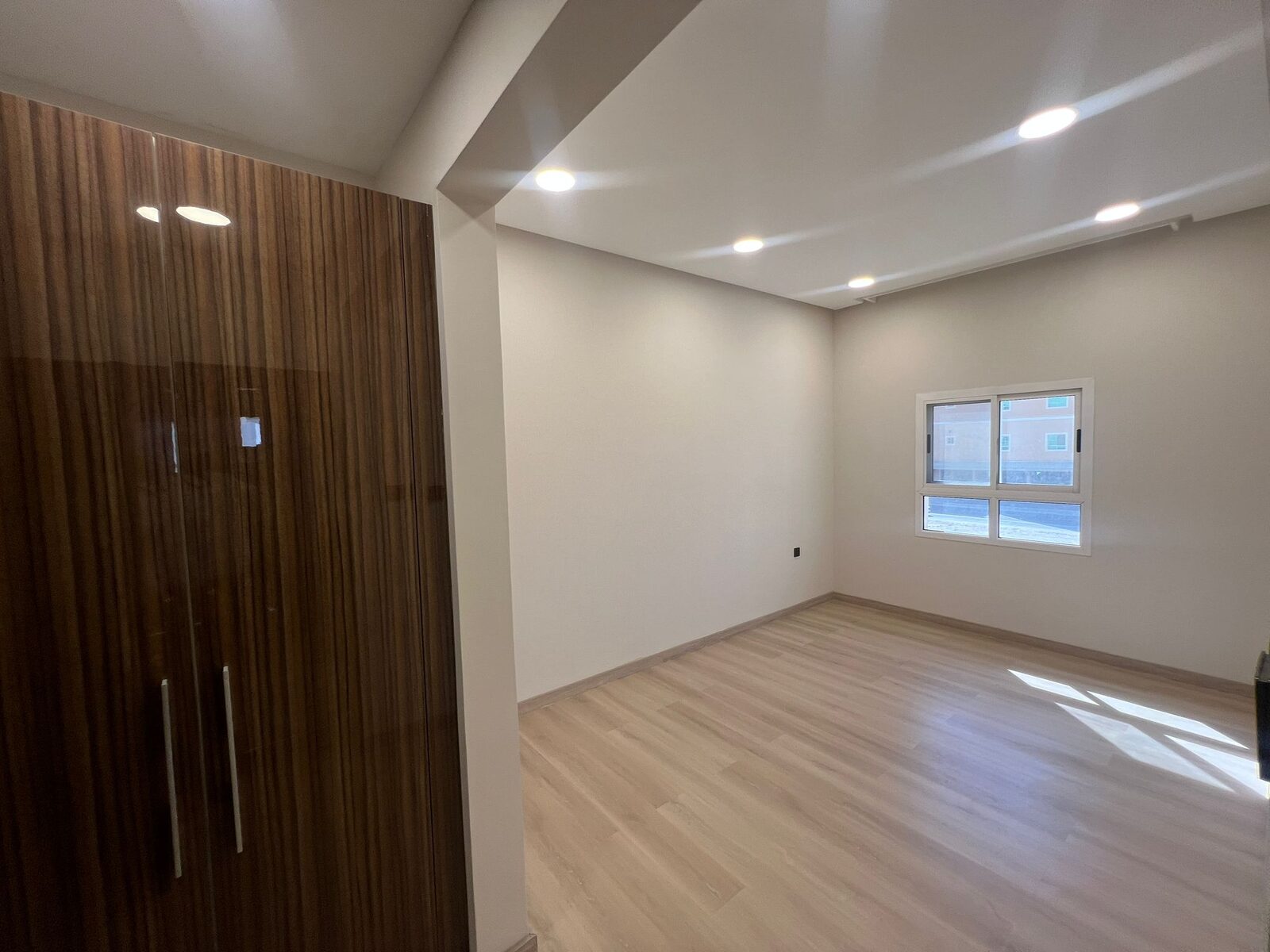 Janabiya, Apartments, Flats, Houses & Villas, BHD 350/month,  3 BR,  Spacious Semi-Furnished 3BR Apartment For Rent In Janabiyah