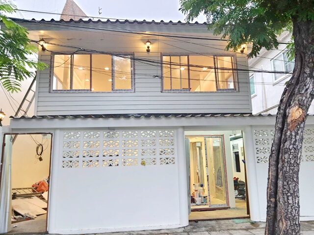 Bangkok, Villas, THB 34999,  50 Sq. Feet,  BTS St. Louis, Never Lived In Chong Nonsi, Restaurant For Rent, Big, Very Spacious,