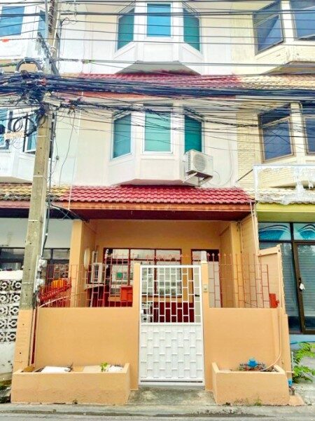 Bangkok, Villas, THB 34999,  22 Sq. Feet,  With Furniture, New 3-story Townhome, 3 Bedrooms, 2 Bathrooms, Closer To The BTS Than