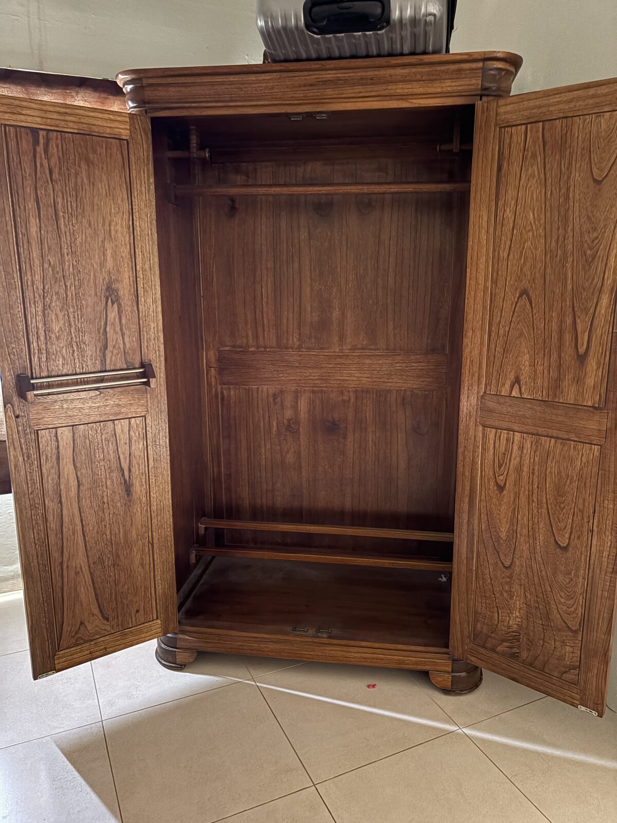 Manama, Collectibles, BHD 40,  Solid Wood Wardrobe