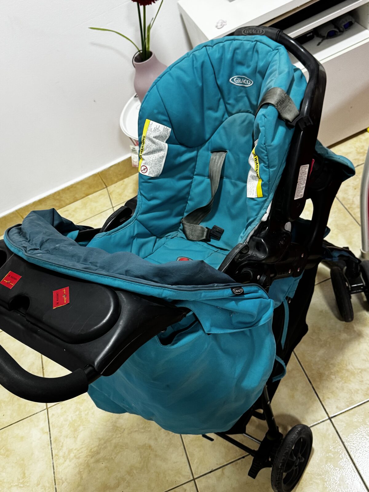 Akrabia, Baby & Kid Stuff, SAR 450,  Graco Stroller With Car Seat - Looks New