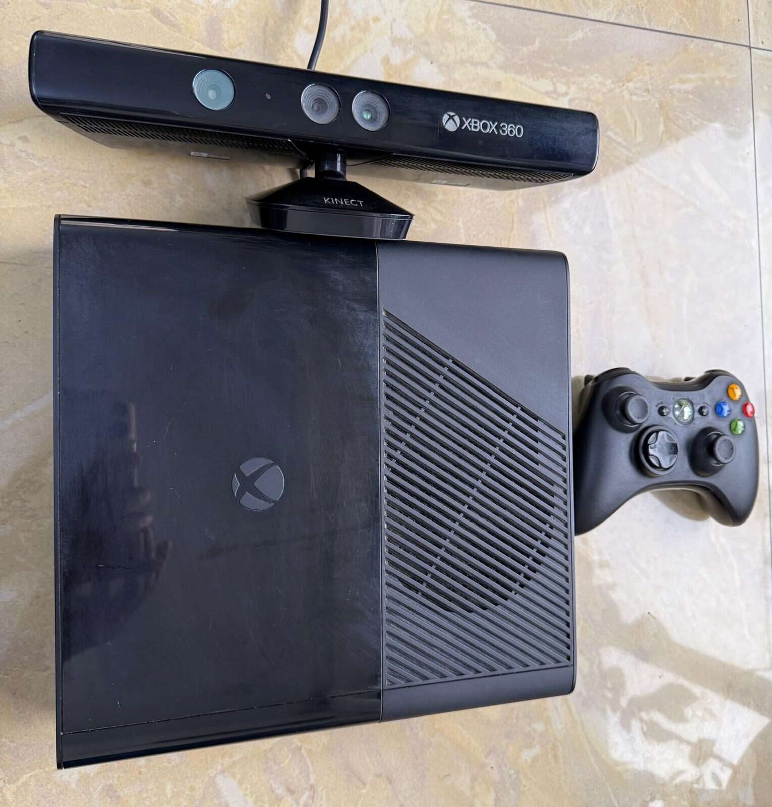 Juffair, Video Games, BHD 75,  Xbox 360 KINECT Console, Controller, Kinect And 6 Game CDs (very Good Condition) For Sell