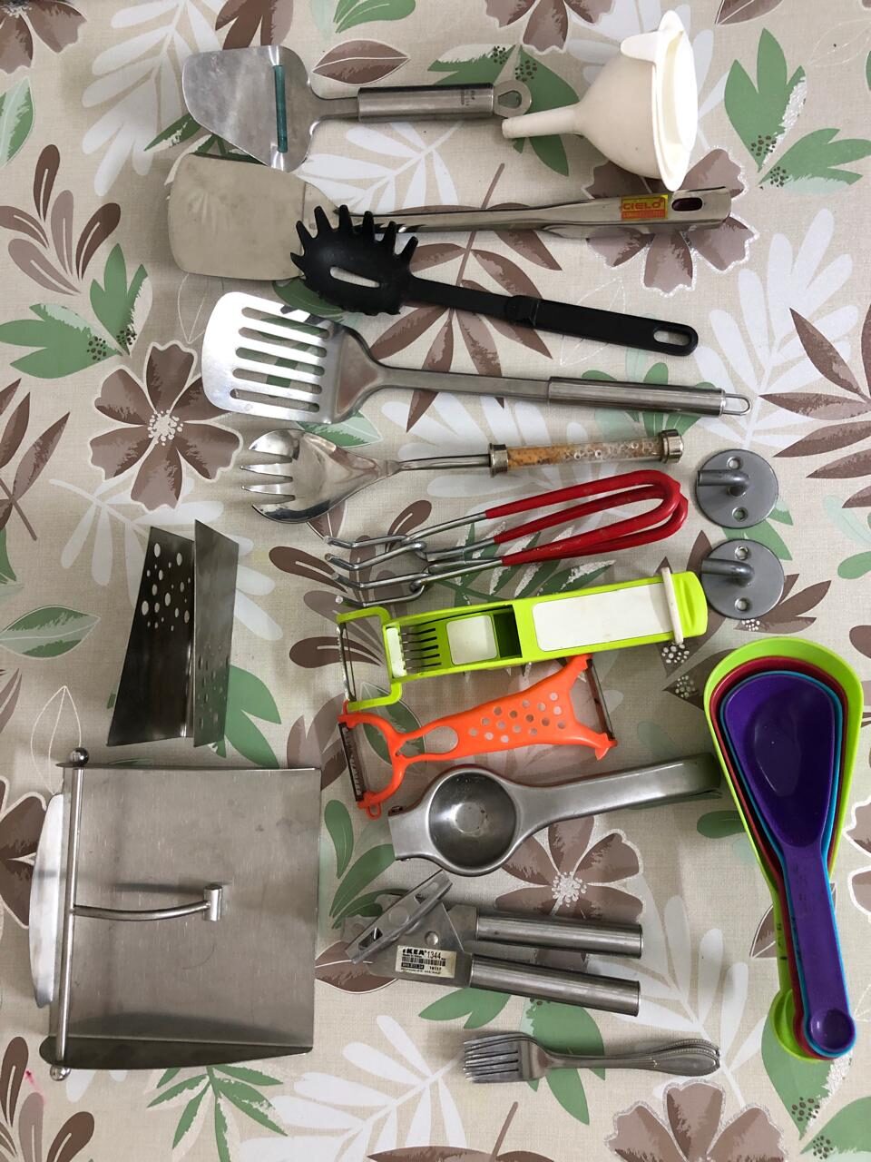 Riyadh, Household Items, SAR 100,  Cooking Accessories; Hawkins Idali Stand; Fruit Box; Spatula; Tissue Holders