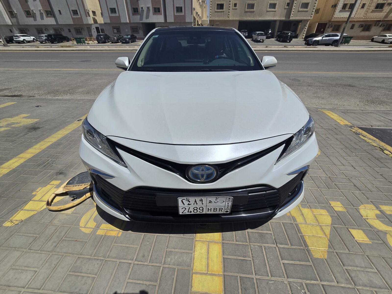 Riyadh, Vehicles, Cars & Trucks , SAR 95000,  Toyota Camry Lumiere (Hybrid),  2022,  Automatic,  79000 KM,  White, Excellent Condition, Low Mileage