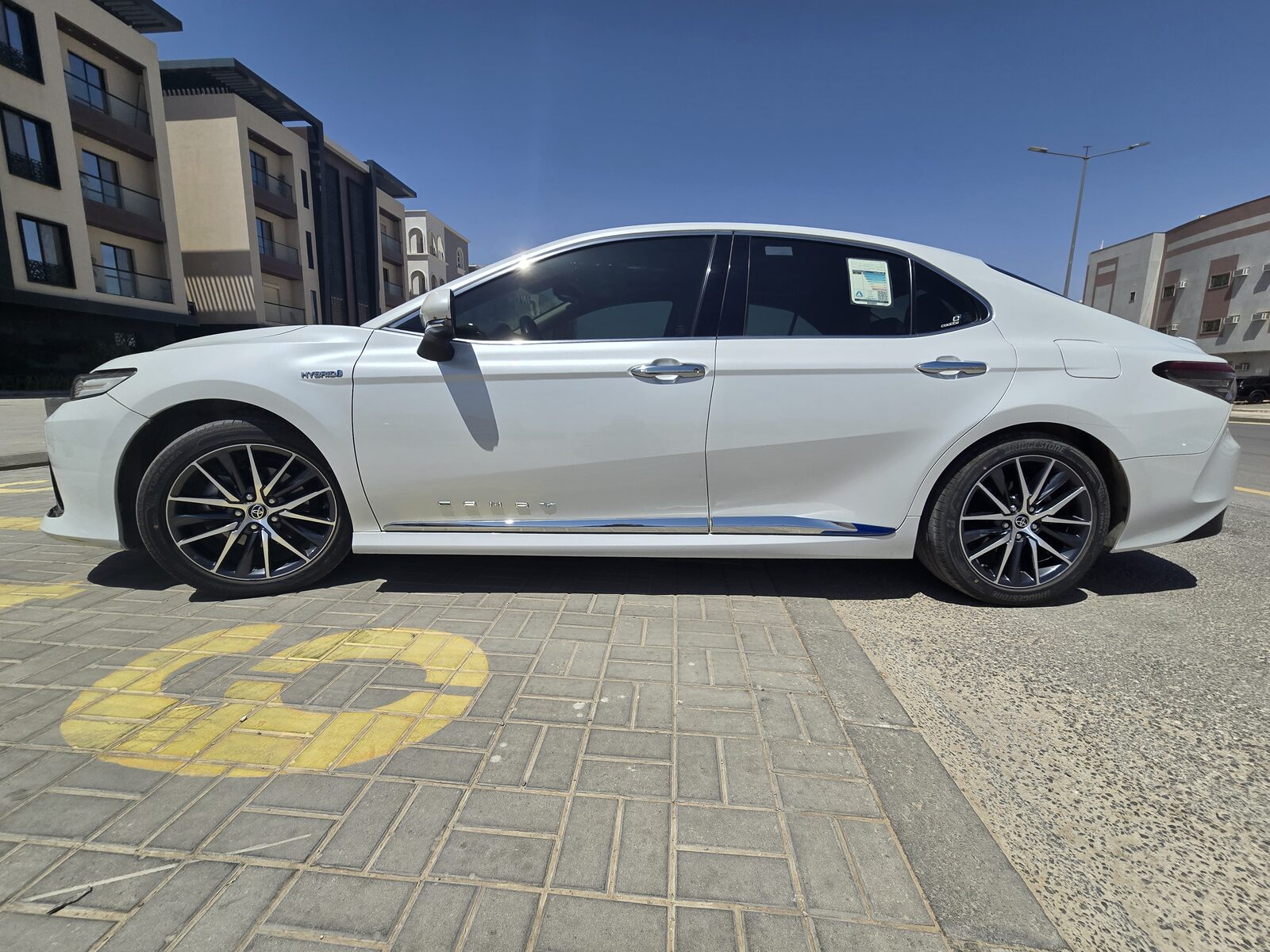 Riyadh, Vehicles, Cars & Trucks , SAR 95000,  Toyota Camry Lumiere (Hybrid),  2022,  Automatic,  79000 KM,  White, Excellent Condition, Low Mileage