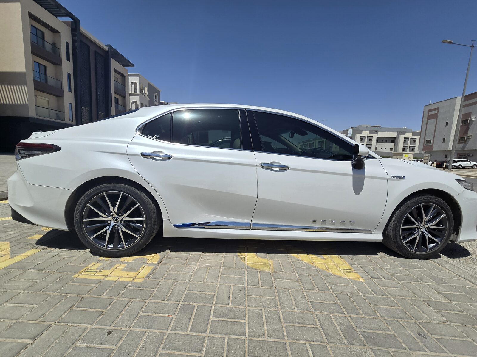 Riyadh, Vehicles, Cars & Trucks , SAR 95000,  Toyota Camry Lumiere (Hybrid),  2022,  Automatic,  79000 KM,  White, Excellent Condition, Low Mileage