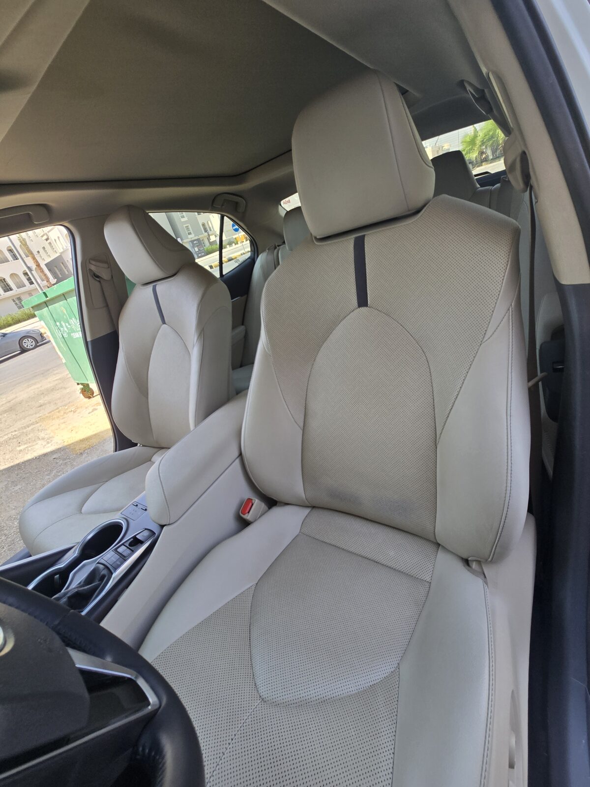 Riyadh, Vehicles, Cars & Trucks , SAR 95000,  Toyota Camry Lumiere (Hybrid),  2022,  Automatic,  79000 KM,  White, Excellent Condition, Low Mileage