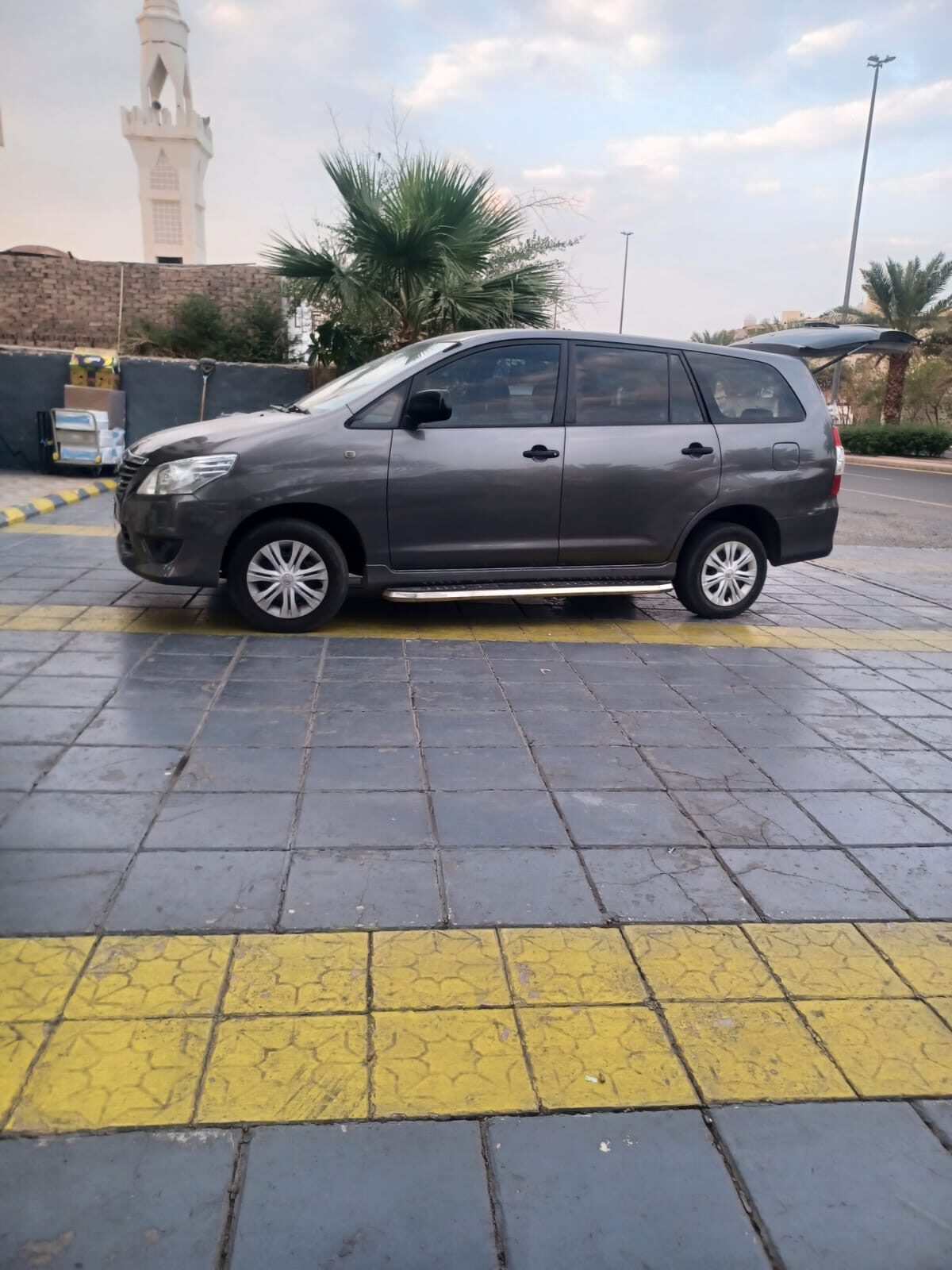 Riyadh, Vehicles, Cars & Trucks , SAR 26000,  Toyota Innova,  2012,  Automatic,  384510 KM,