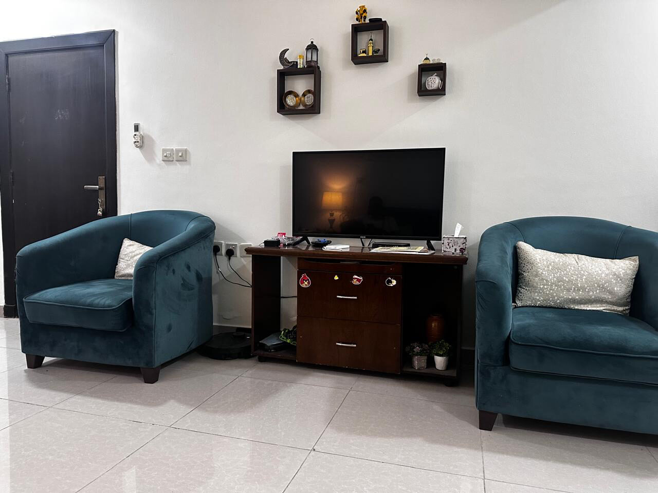 Dammam, Furniture, SAR 1500,  Diningtable +Sofa Set+Showcase+TV Table+sidetables