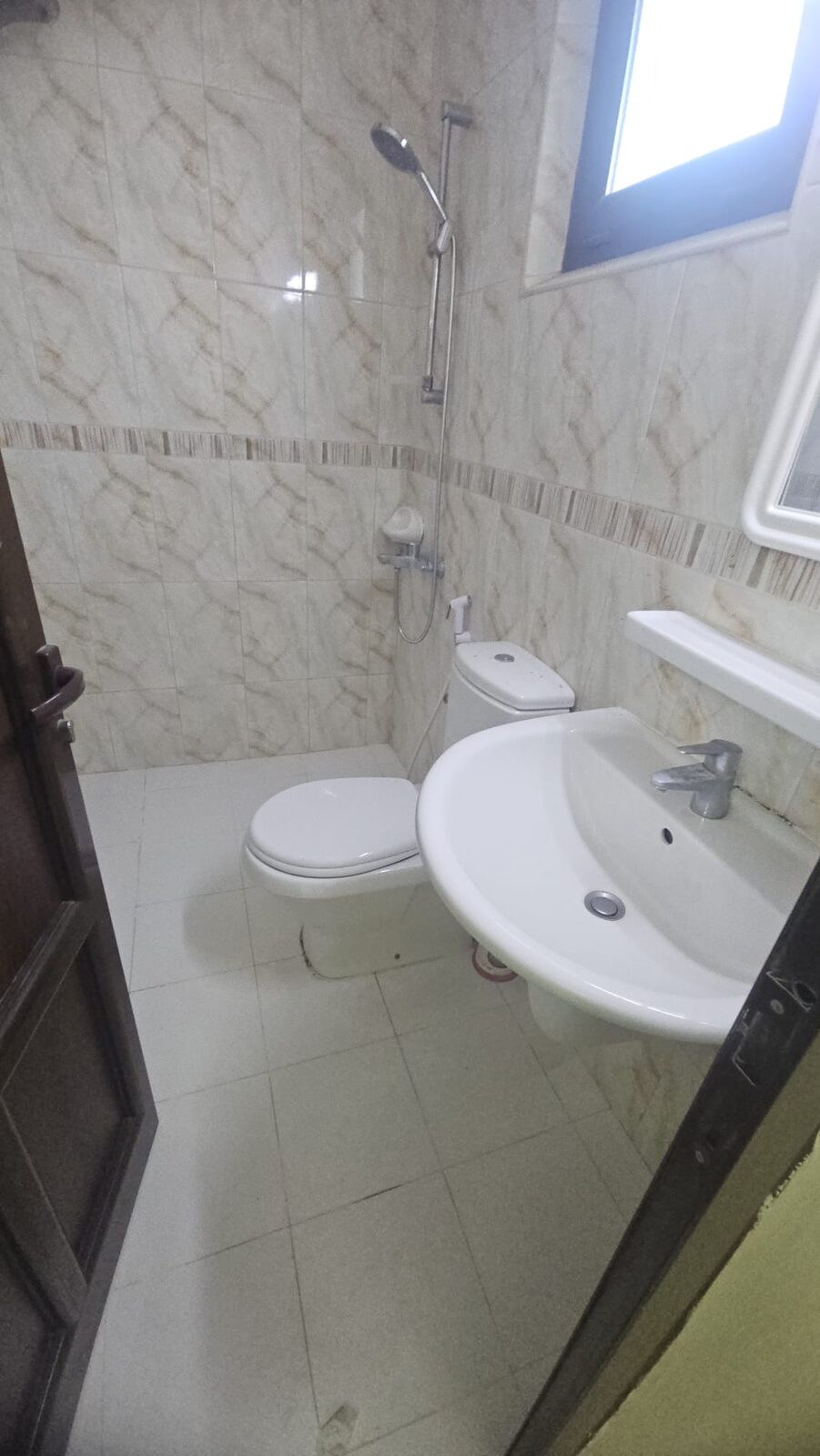 Salmaniya, Apartments, Flats, Houses & Villas, BHD 330/month,  3 BR,  3 Bedroom Semi Furnished Flat For Rent With Ewa Unlimited