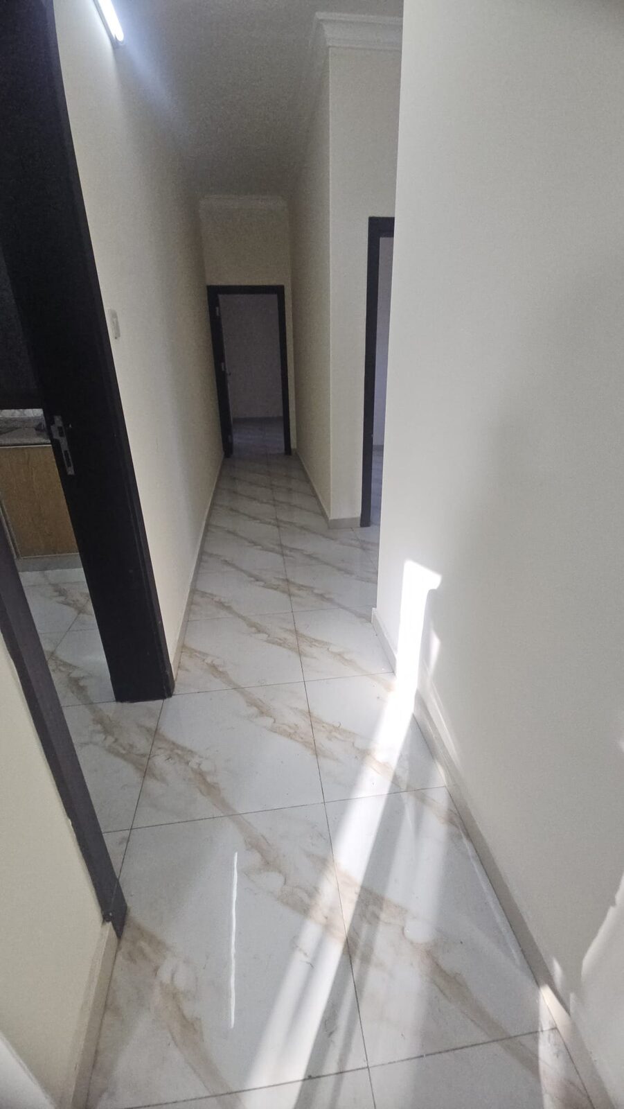 Salmaniya, Apartments, Flats, Houses & Villas, BHD 330/month,  3 BR,  3 Bedroom Semi Furnished Flat For Rent With Ewa Unlimited