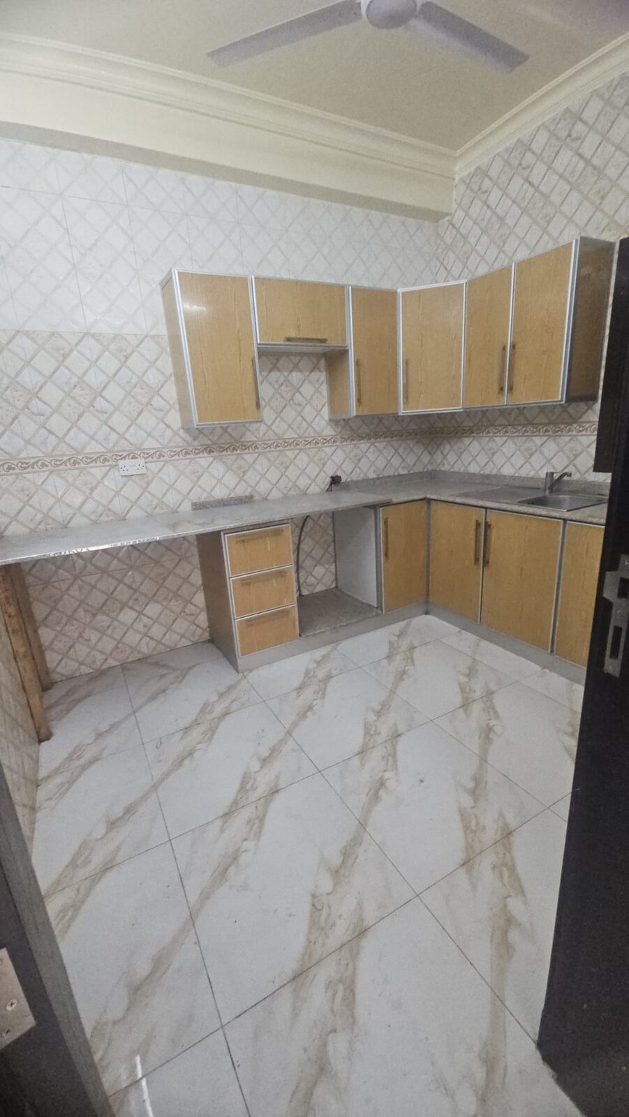 Salmaniya, Apartments, Flats, Houses & Villas, BHD 330/month,  3 BR,  3 Bedroom Semi Furnished Flat For Rent With Ewa Unlimited