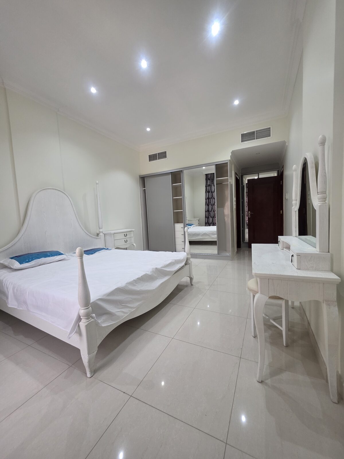 Adliya, Apartments, Flats, Houses & Villas, BHD 525/month,  3 BR,  #BATHROOM Hall Kitchen Open With Electricity Car Parking Balcony Fully Furnished