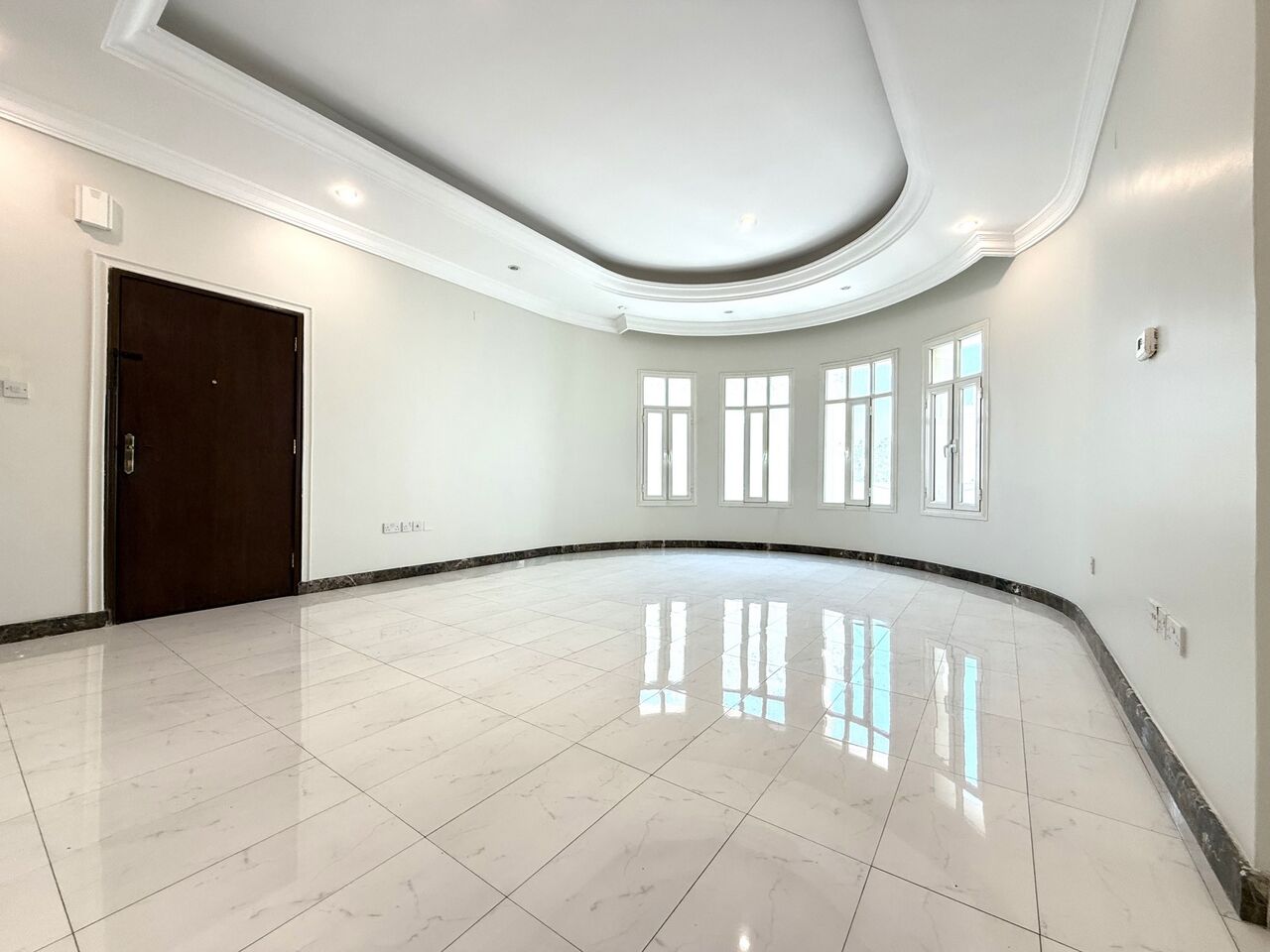 Kuwait City, Apartments, Flats, Houses & Villas, KWD 750/month,  3 BR,  Abu Al Hasania - Great Big Floor With Balconies