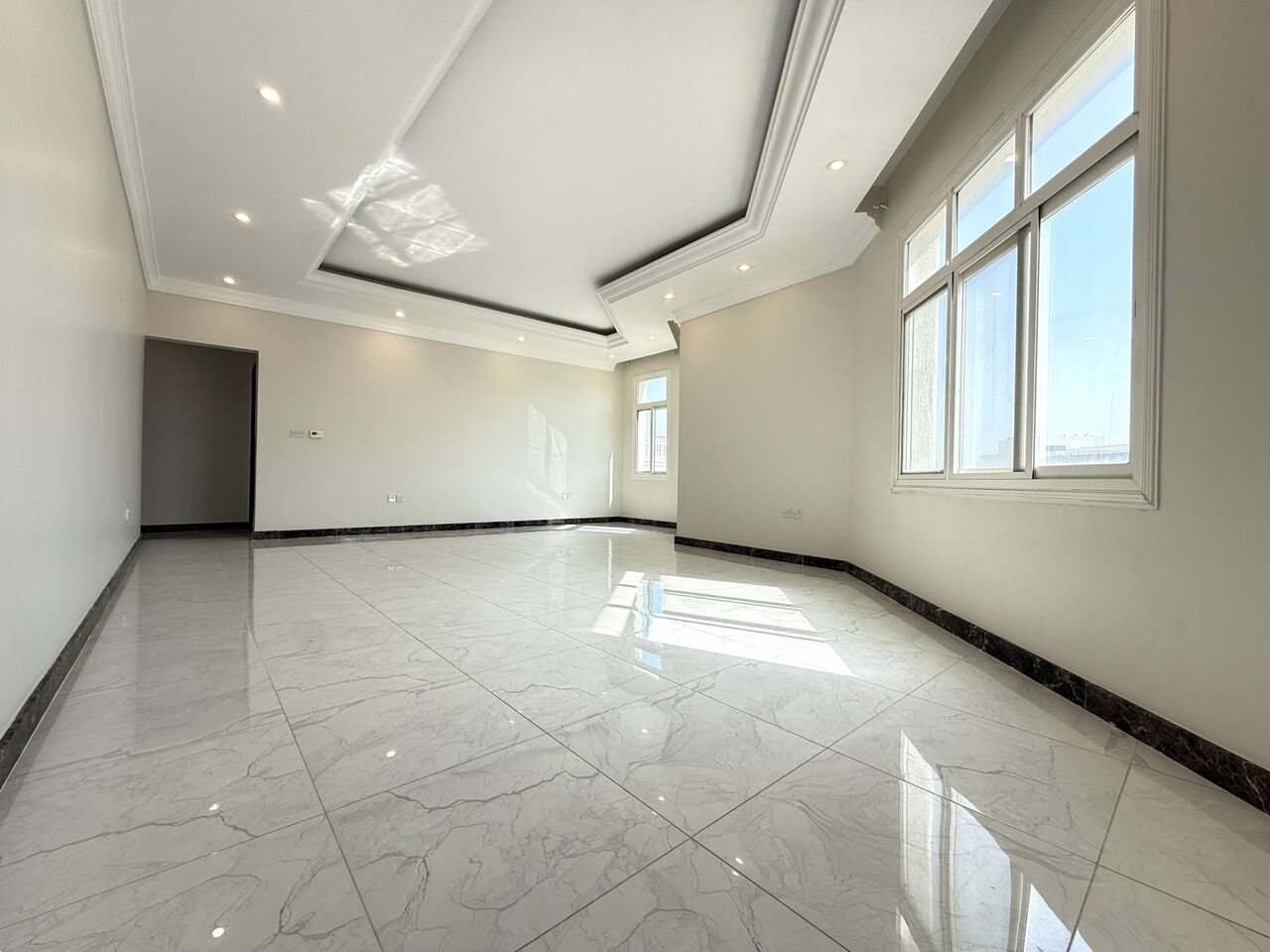 Kuwait City, Apartments, Flats, Houses & Villas, KWD 750/month,  3 BR,  Abu Al Hasania - Great Big Floor With Balconies