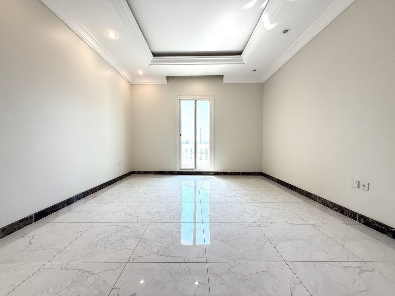 Kuwait City, Apartments, Flats, Houses & Villas, KWD 750/month,  3 BR,  Abu Al Hasania - Great Big Floor With Balconies