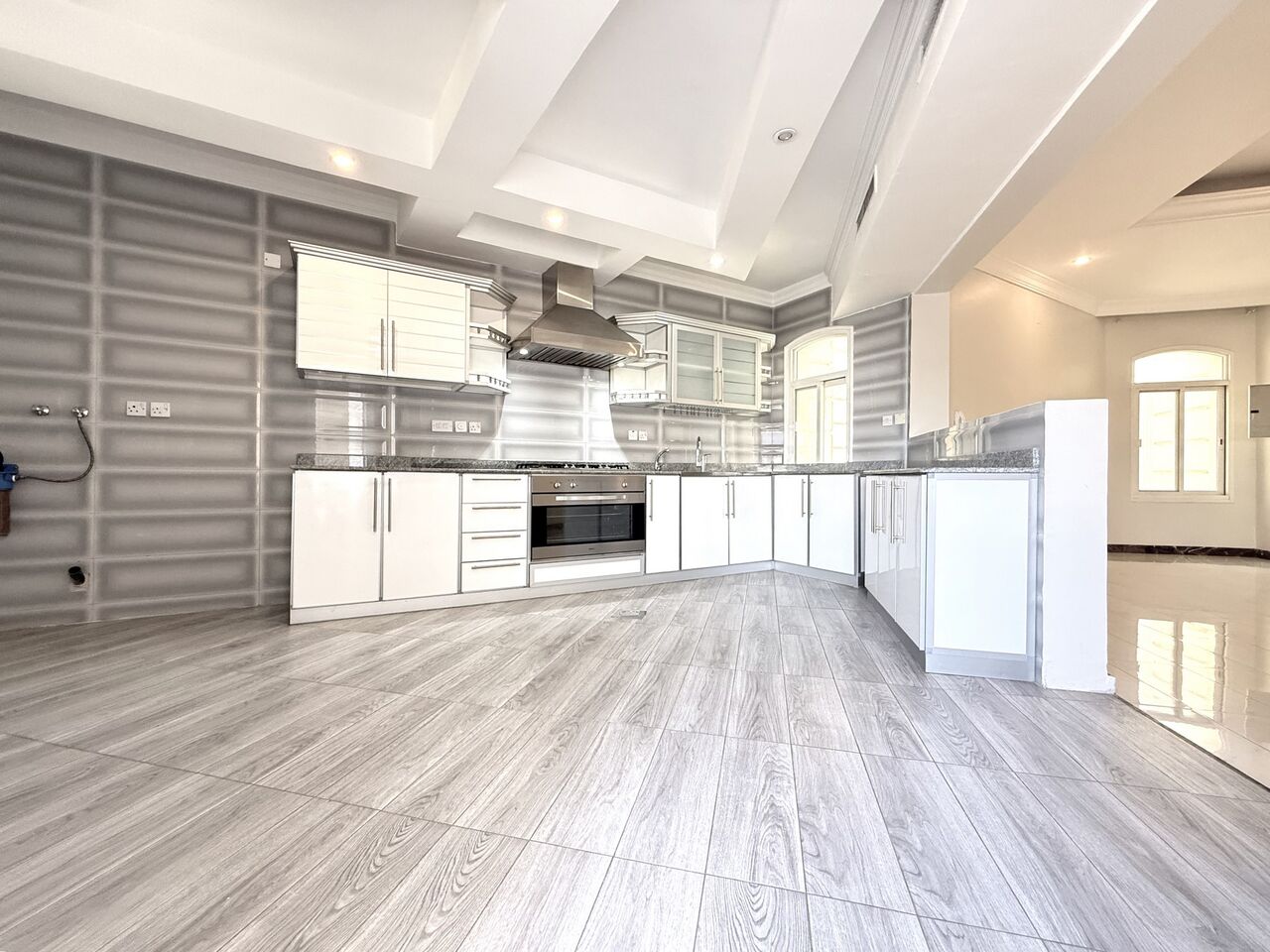 Kuwait City, Apartments, Flats, Houses & Villas, KWD 750/month,  3 BR,  Abu Al Hasania - Great Big Floor With Balconies